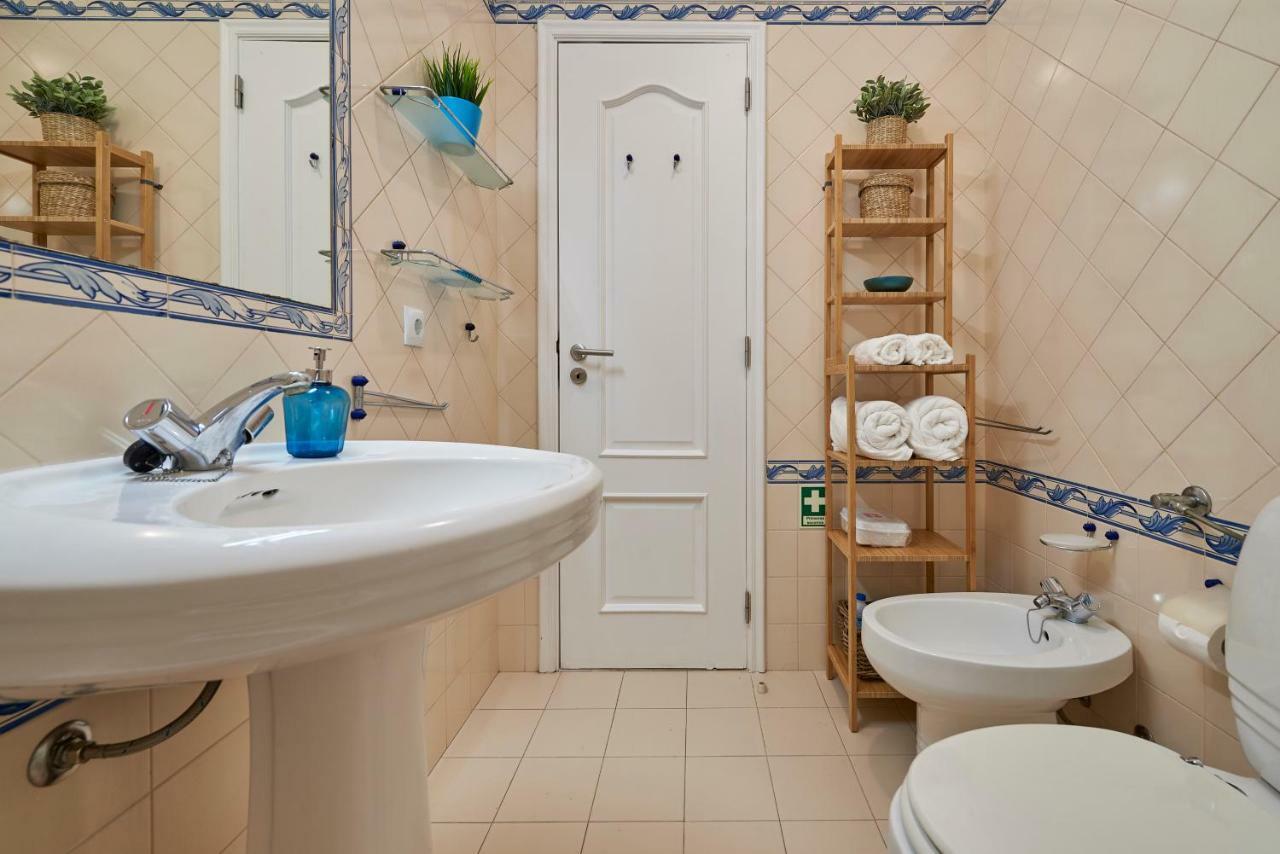 Cozy Apartment In Historic Center With Terrace Lisbon Exterior photo