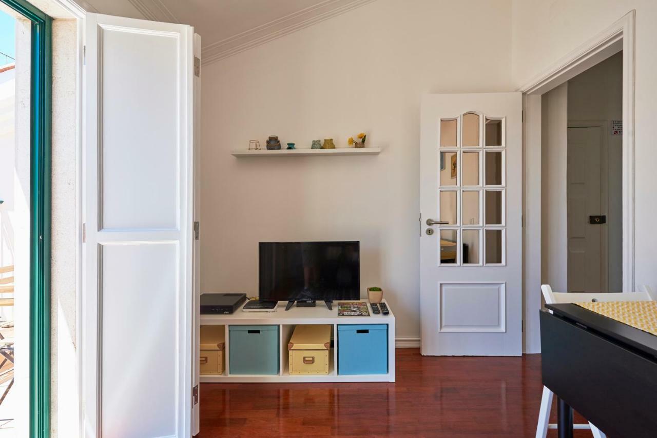 Cozy Apartment In Historic Center With Terrace Lisbon Exterior photo